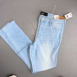 NWT HOLLISTER HIGH RISE JEGGING